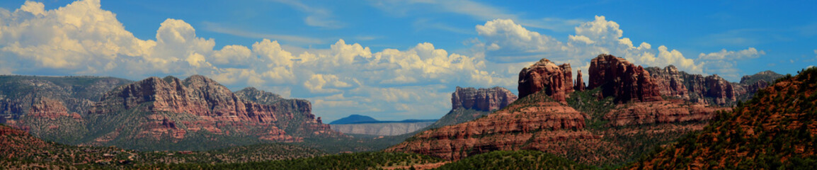 Fototapeta premium Red Rock Country surrounding Sedona Arizona