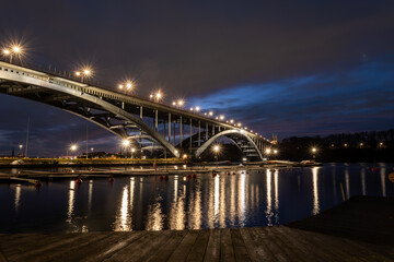 Fototapeta premium Stockholm, Sweden A view of the landmark Western Bridge, Vasterbron, at night connecting Kungsholmen to Sodermalm.
