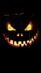 Naklejka premium Fanged jack-o'-lantern isolated in the dark.
