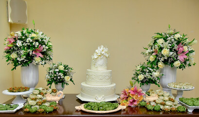 wedding the cake with flowers, wedding cake, 5 floors, fondant cake, layered cake, birthday table setting, party table setting, table setting	