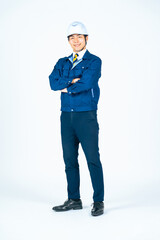 作業員、男性、ヘルメット、全身、エンジニア、建設、工事、腕組み、日本人、作業服、スタッフ、監督、工務店、企業、会社員、安全、仕事、転職、就職、プロ、ビジネス、ゼネコン、デベロッパー、笑顔、白バック、切り抜き、人材、働く、メンテナンス、点検、ビルメン、検査、建築士、設計士、工場、産業、物流、倉庫、製造業、管理、立つ、自信、信頼、修理、業者、若い、30代、カメラ目線、依頼、人物