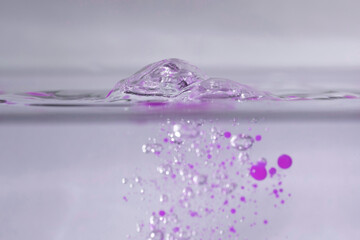 farbe tropfen wasser lila