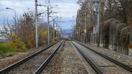 Wien, &Ouml;sterreich - November 24, 2024: Eisenbahnschienen der &Ouml;sterreichischen Bundesbahn in Wien Favoriten Kreuzung Himbergerstra&szlig;e und Bahnl&auml;nde