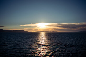 Sonnenuntergang auf dem Wasser