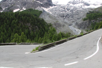 Serpentines at the Stilfser Joch (Passo dello Stelvio) - Cycling the transalpine route Via Claudia...