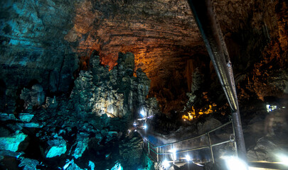 Exploration of stunning rock formations in Parque Nacional Grutas de Cacahuamilpa