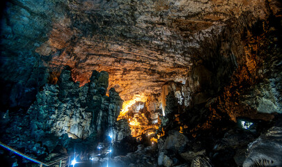 Exploring the majestic caves of Parque Nacional Grutas de Cacahuamilpa in Mexico