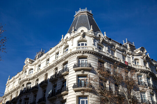 Fachada de edificios antiguos en Madrid