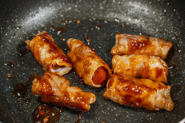 フライパンで焼く柿の肉巻き