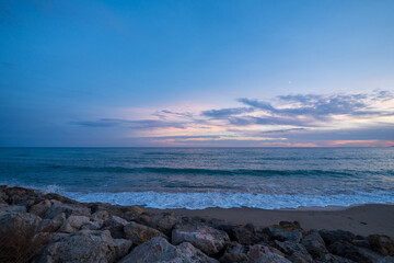 Abendstimmung an der Playa de Rifá in Tarragona, Autonome Gemeinschaft Katalonien, Spanien