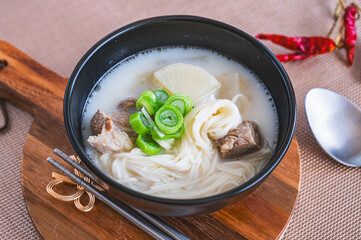 ソルロンタン　素麺入り