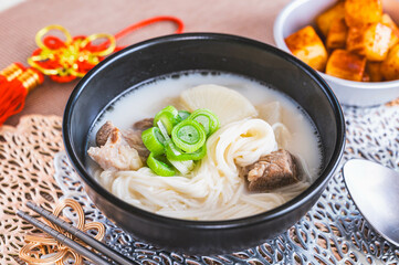 ソルロンタン　素麺入り