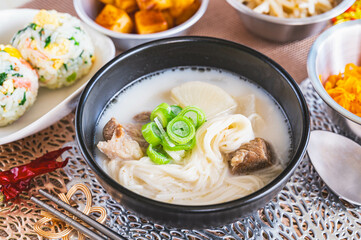 ソルロンタン　素麺入り