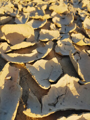 Obraz premium Earth crack details of the ground close up due to dehydration