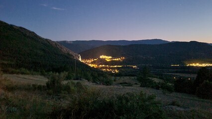Sisteron et sa citadelle au crépuscule