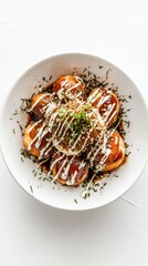 料理デザインのための、白くてきれいな背景においしいたこ焼きを空から撮影した画像