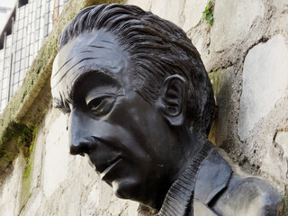 Paris, Montmartre statue du Passe Muraille