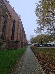 Weg mit st. Pauli - Kloster auf der linken Seite in Brandenburg an der Havel