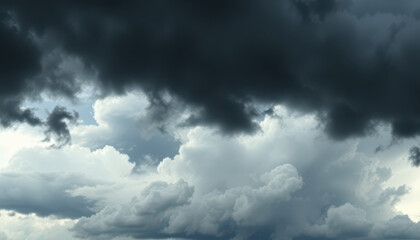 Obraz premium Dramatic Dark Storm Clouds with Striking Light Contrast