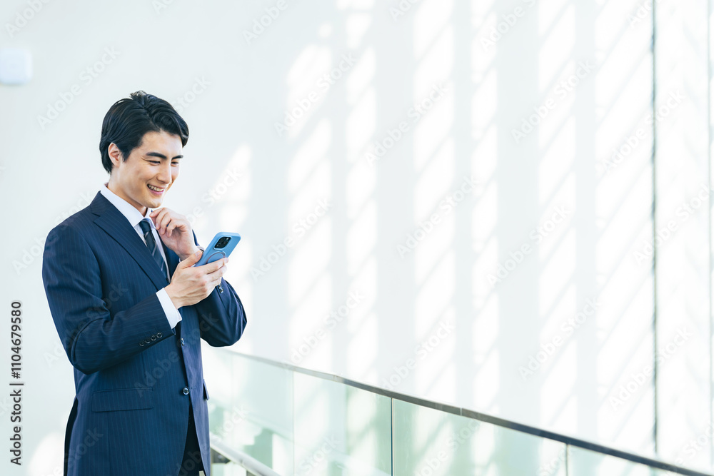 Poster スマホ、男性、スマートフォン、ビジネス、ビジネスマン、会社員、アプリ、転職、マッチング、キャンペーン、ビジネスパーソン、SNS、メール、笑顔、日本人、紹介、人材、仕事、就職、情報、サイト、web、オンライン、インターネット、ゲーム、コピースペース、広告、職探し、オフィス、若い、モバイル、DX、IoT、デジタル、データ、金融、資産運用、テクノロジー、面白い、楽しい、ポジティブ、サラリーマン、企業、セ