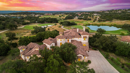 Fototapeta premium Beautiful sunset over a luxurious house in a serene landscape