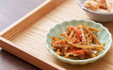 Japanese side dish. Kinpira burdock. 日本のおかず。副菜。きんぴらごぼう