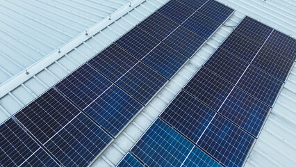 Obraz premium Solar panels on industrial roof provide green energy and environmental benefits