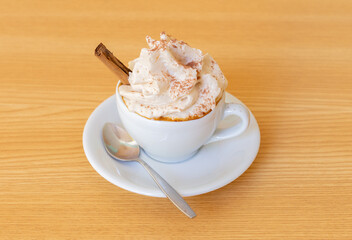 café con crema batida