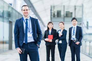 男性を中心としたビジネスチーム