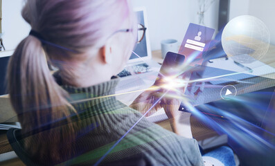 携帯電話で動画再生する女性の後ろ姿と光のCG合成イメージ