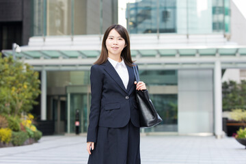 Obraz premium リクルートスーツ姿の女性