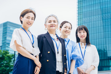 Fototapeta premium さまざまな世代のビジネスウーマン