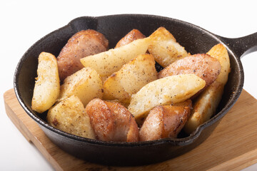 ソーセージとポテトの黒胡椒焼き