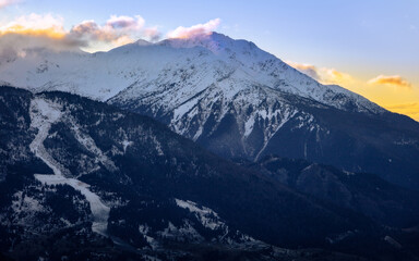 Obraz premium Pietrosu Peak, Rodnei Mountains on a winter evening
