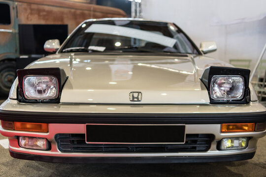 Face avant d'une Honda prelude 4WS 2.0i-16
