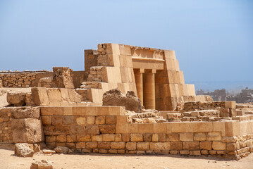 Obraz premium Pyramid complex on Giza plateau. Entrance to Cheops Pyramid, largest of Egyptian pyramids of Ancient Egypt, only one of “Seven Wonders of World” that has survived to this day. Cairo, Egypt.