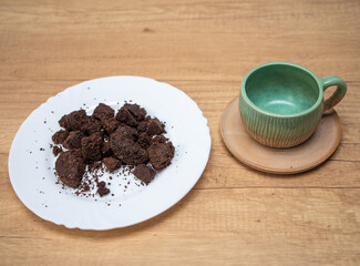 Coffee waste is rich in nitrogen, phosphorus, potassium, magnesium and many other substances that can enrich the soil and supply your plants with the necessary nutrients.