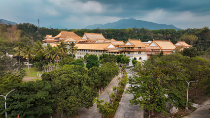 Fototapeta premium Shenwei Tiantaishan Monastery surrounded by lush greenery in Taiwan on a cloudy day