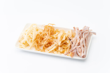 美味しそうなイカのおつまみの盛り合わせ