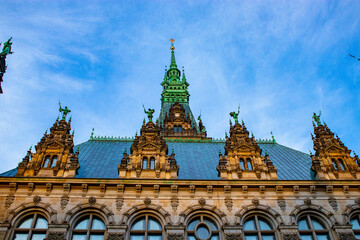  The Hamburg City Hall is the seat of the local government of Hamburg, Germany. It is the seat of the Hamburg government and thus the seat of one of Germany's 16 state parliaments.