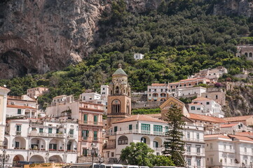 Obraz premium view of the town of Amalfi from the sea