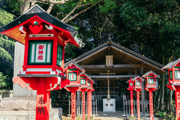 吉田神社（茨城県水戸市宮内町）赤い灯籠