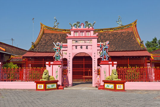 Cu An Kiong Chinese Temple, Lasem, Java island, Indonesia, Southeast Asia