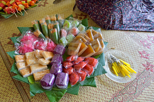 Assorted cakes, Sondakan district, Solo (Surakarta), Java island, Indonesia, Southeast Asia