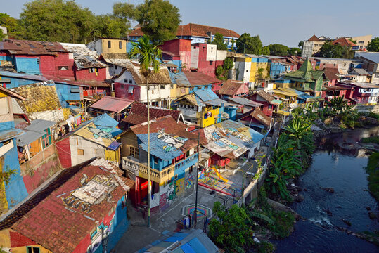 Neighbourhood alongside the Kali Code River, Yogyakarta, Java island, Indonesia, Southeast Asia