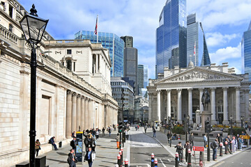 The Bank of England and Royal Exchange with the Stock Exchange, Horizon 22 and the modern financial centres beyond, City of London, London, England, United Kingdom