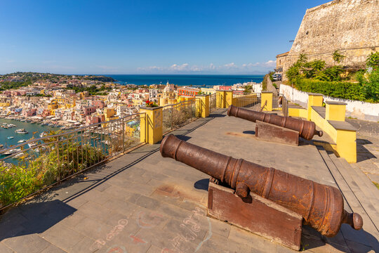 View of cannons on fortress at Terra Murata lookout, Procida, Phlegraean Islands, Gulf of Naples, Campania, Southern Italy, Italy