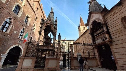 Fototapeta premium Verona, Italy - November 8, 2024: Cityscape. Scaliger Arches