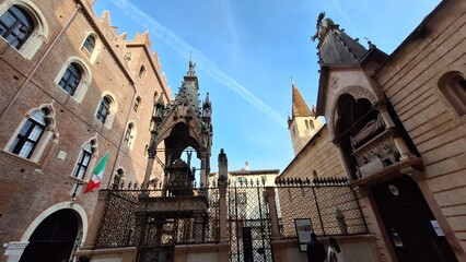 Fototapeta premium Verona, Italy - November 8, 2024: Cityscape. Scaliger Arches
