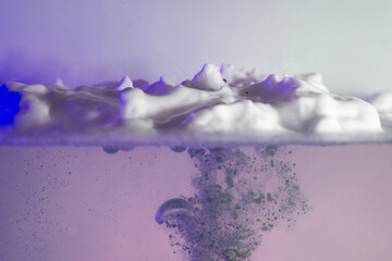 schaum farbe tropfen wasser lila